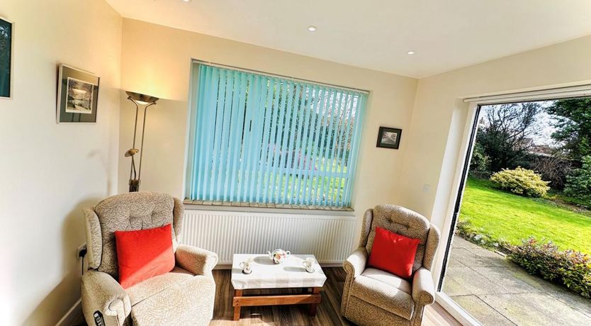 Photo of 3 Bed in The Green