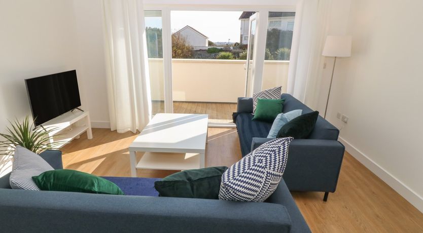 Photo of 3 Lon Y Dryw