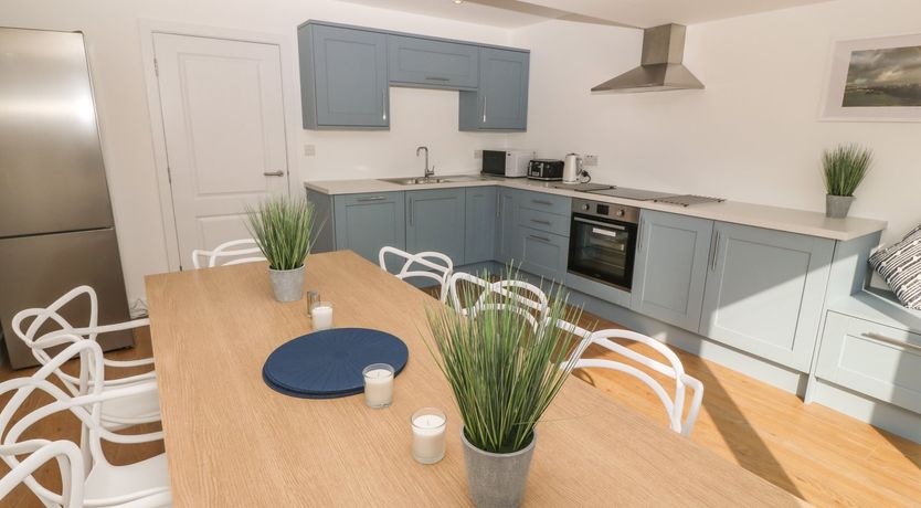 Photo of 3 Lon Y Dryw