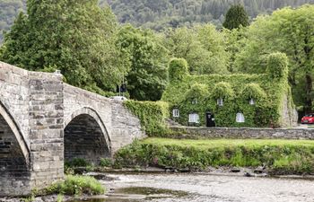 Coed Derw Isaf Holiday Cottage