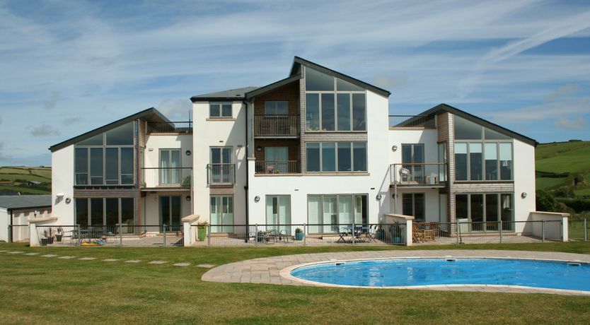 Photo of 10 Oceans Edge