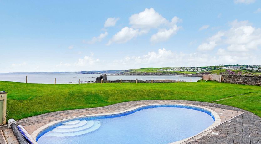 Photo of 10 Oceans Edge