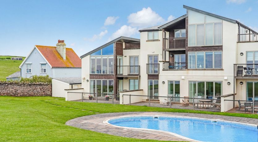 Photo of 10 Oceans Edge