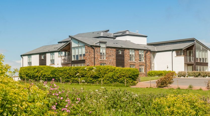 Photo of 10 Oceans Edge