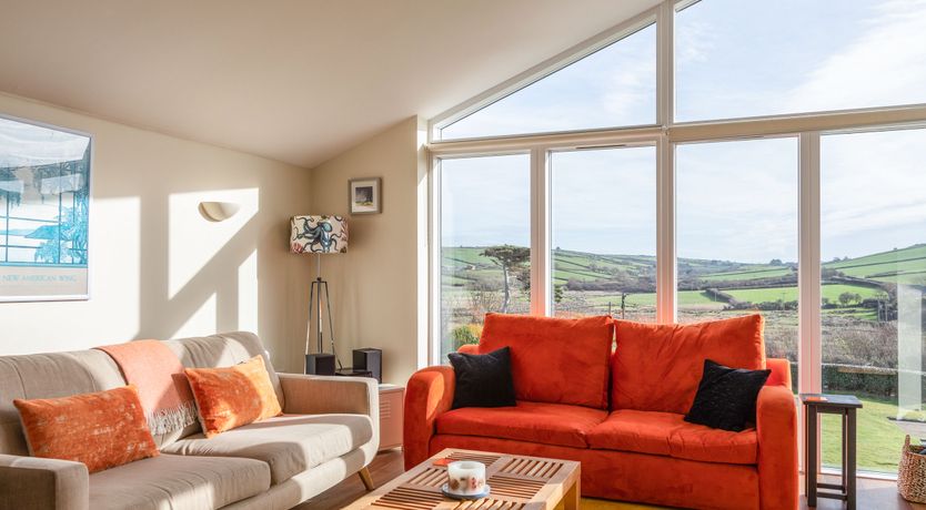 Photo of 10 Oceans Edge