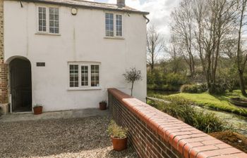 Riverside 67 Dorchester Road Holiday Cottage