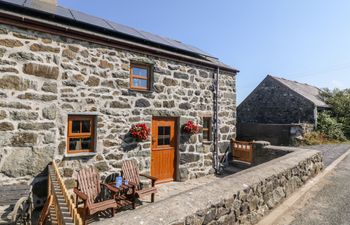 Bwthyn Siop Pencaerau Holiday Cottage