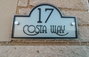 17 Costa Way Holiday Cottage