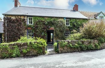 Tyddyn Bach Holiday Cottage