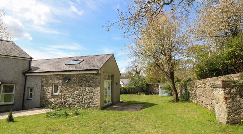 Photo of Lleyn Cottage (The Hive)