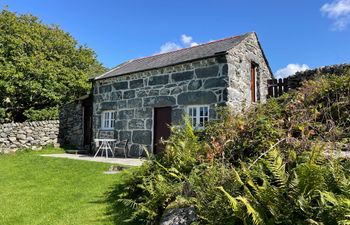 Gelli Bach at Gelli Las Holiday Cottage