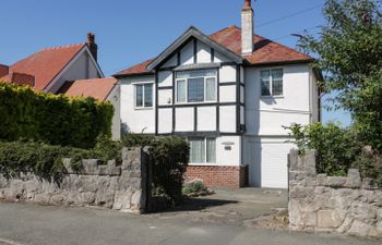 Burwood Holiday Cottage