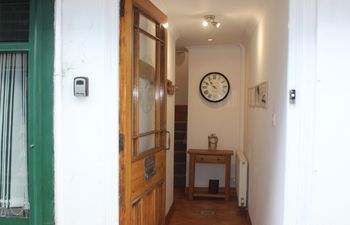 The Little Clock House Apartment