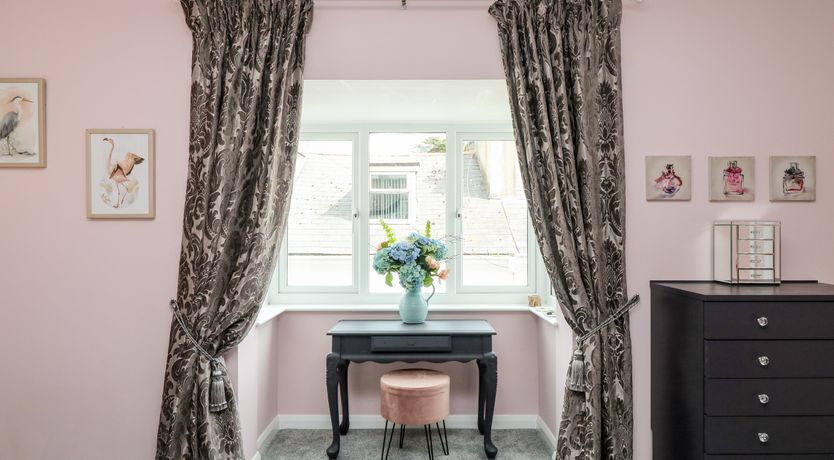 Photo of 2 Chapelstones