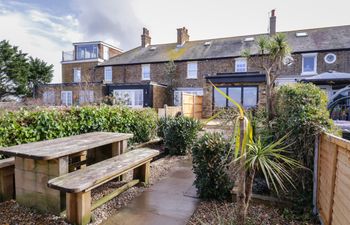 Coastguards View Holiday Cottage