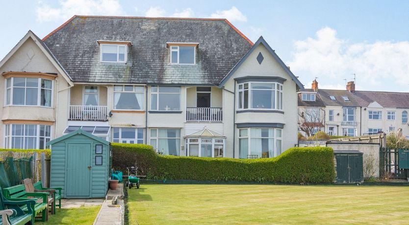 Photo of Beachside Apartment