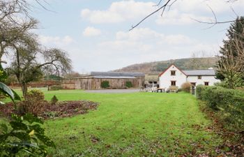 Maes Y Berllan Barn Holiday Cottage