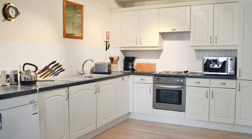 Photo of 6 Riverdale