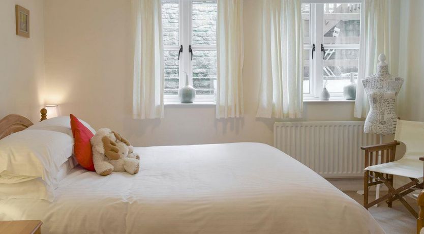 Photo of 6 Riverdale