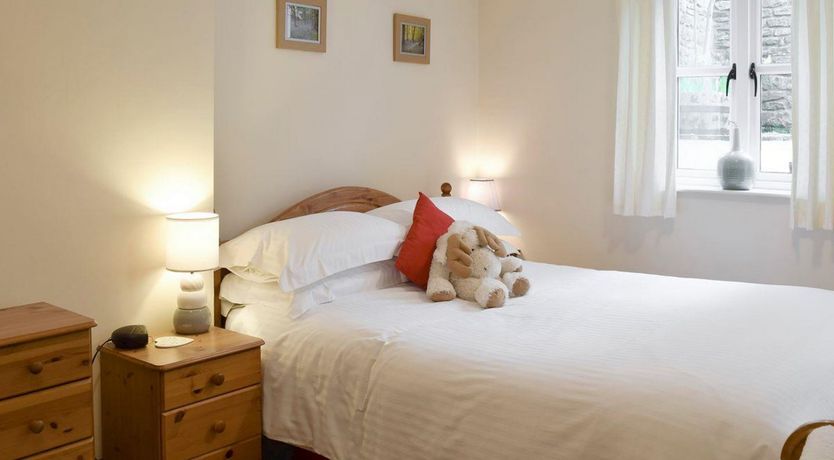 Photo of 6 Riverdale