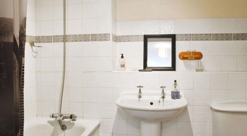 Photo of 6 Riverdale