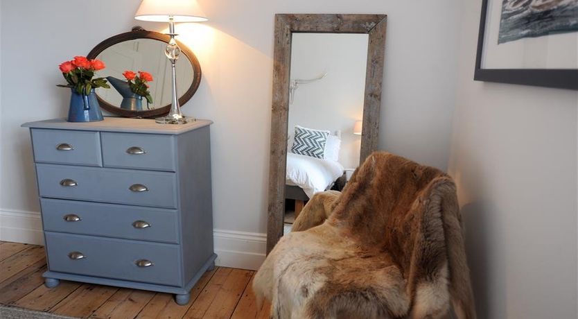 Photo of 2 Woodville