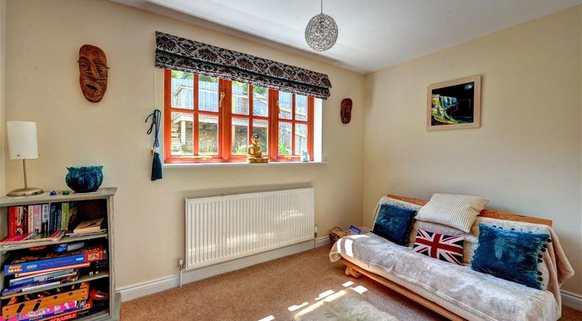 Photo of 28 Barnes Meadow