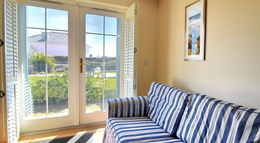 Photo of 2 Buckfields