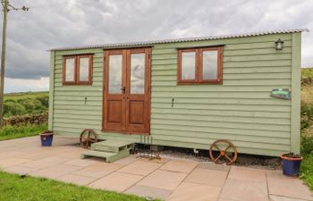 The Herdsman Luxury Shepherds Hut Holiday Cottage