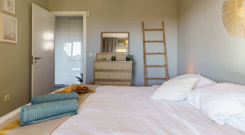 Photo of Kiss the Sun