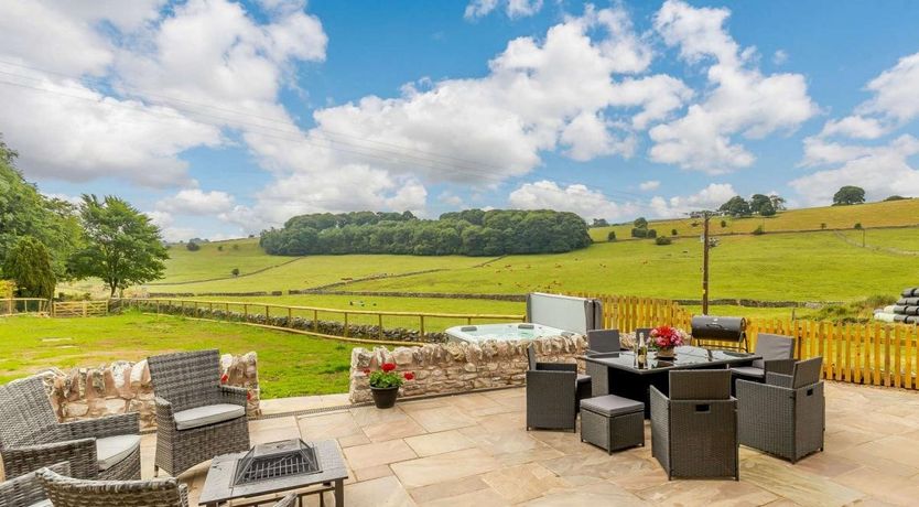 Photo of in Alsop-En-Le-Dale (88935)