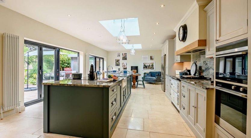 Photo of 5 Bed in Everton