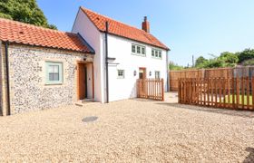 Photo of postbox-cottage