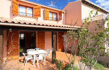 Les Colombes Holiday Home
