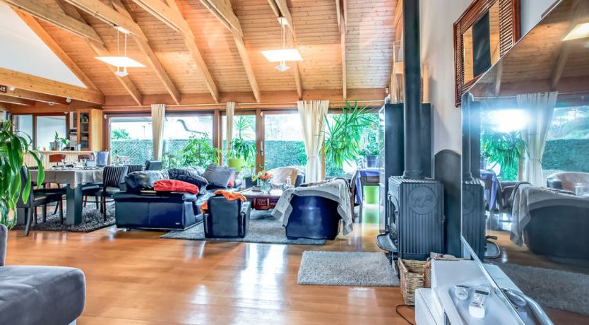 Photo of Blue Moustoir