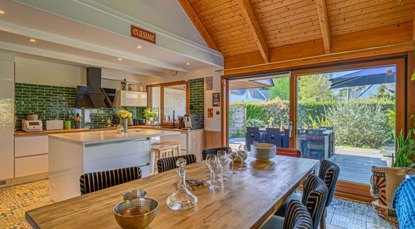 Photo of Blue Moustoir