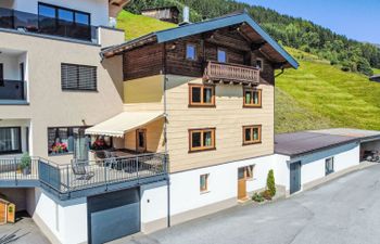 Jäger Apartment 4 Holiday Home