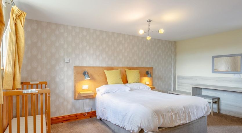 Photo of 3 Bed in Crediton