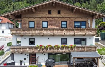 Hannah Lena Holiday Home