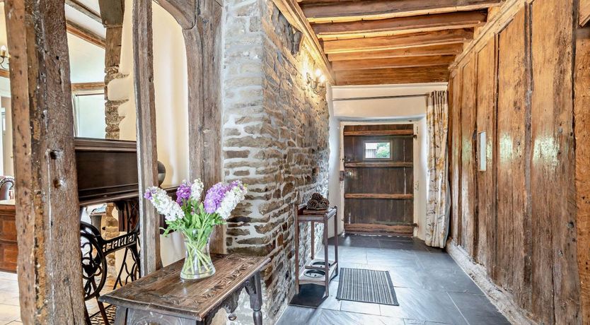 Photo of 6 Bed in Winkleigh