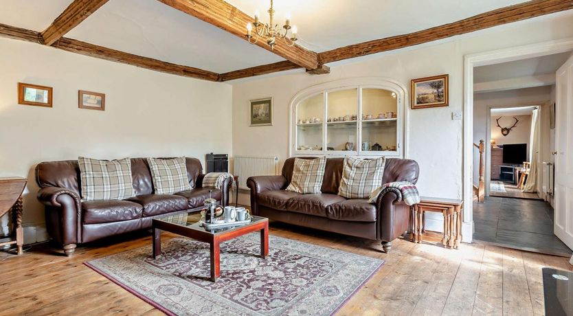 Photo of 6 Bed in Winkleigh