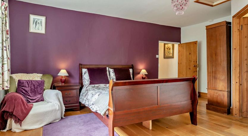 Photo of 6 Bed in Winkleigh