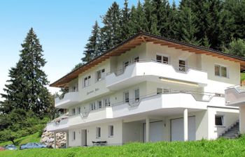 Huber Apartment 2 Holiday Home
