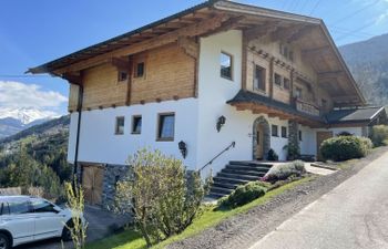 Häuser Holiday Home