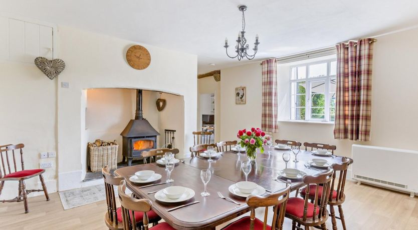 Photo of 6 Bed in Okehampton