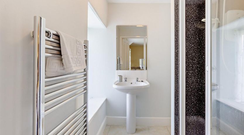 Photo of 6 Bed in Okehampton