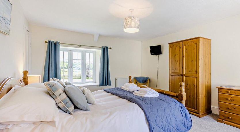 Photo of 6 Bed in Okehampton