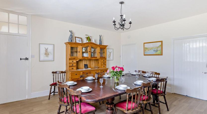 Photo of 6 Bed in Okehampton