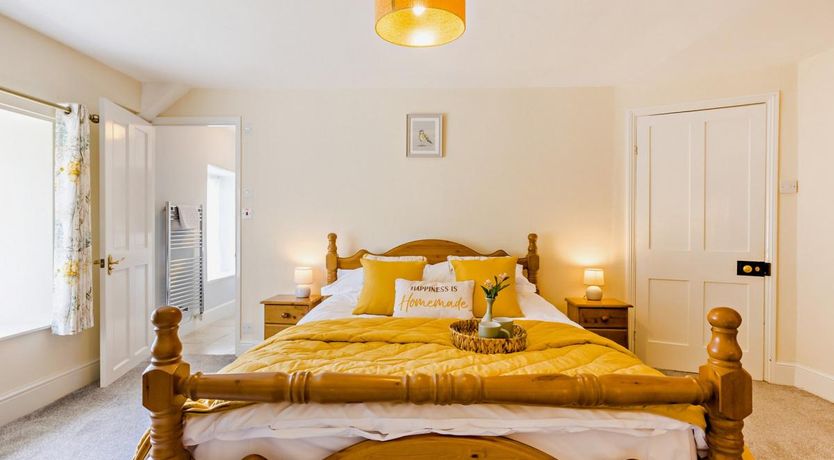 Photo of 6 Bed in Okehampton