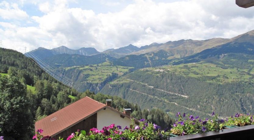 Photo of Alpenherz Apartment 3